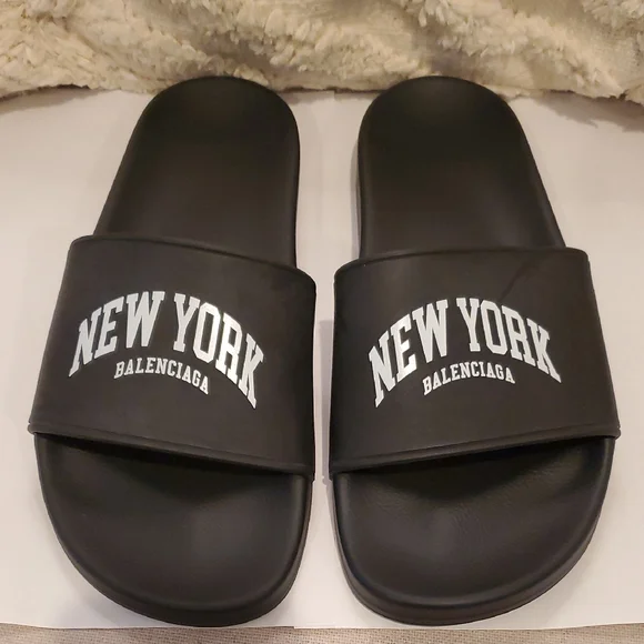 BALENCIAGA Cities New York Logo Slides - Picture 3 of 14